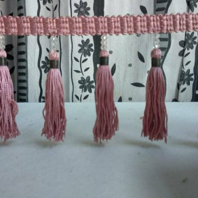 Διακοσμητικές τρέσες με φουντάκια και σκορδάκια